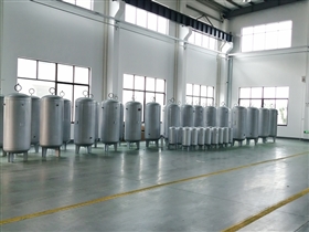 申容不銹鋼儲(chǔ)氣罐倉庫